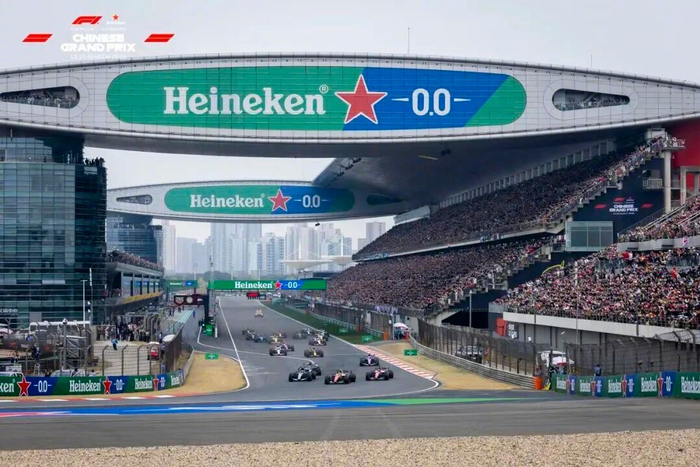 世界杯高清平台-2026上海F1大奖赛落幕，梅赛德斯包揽冠亚军，三天观赛23万人次|宝山|中国大奖赛|Formula 1|刘易斯·汉密尔顿|乔治·拉塞尔_新浪体育_新浪新闻